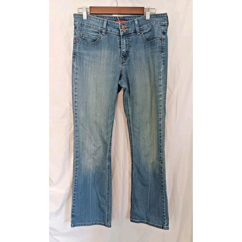 Levi's Women's Size 6 Medium 526 Slender Boot Cut Blue Denim Jeans Cotton Blend